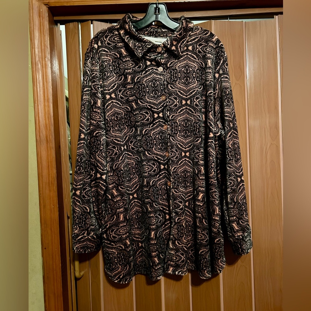 Woman Within pink Paisley Blouse with pink buttons relaxed fit